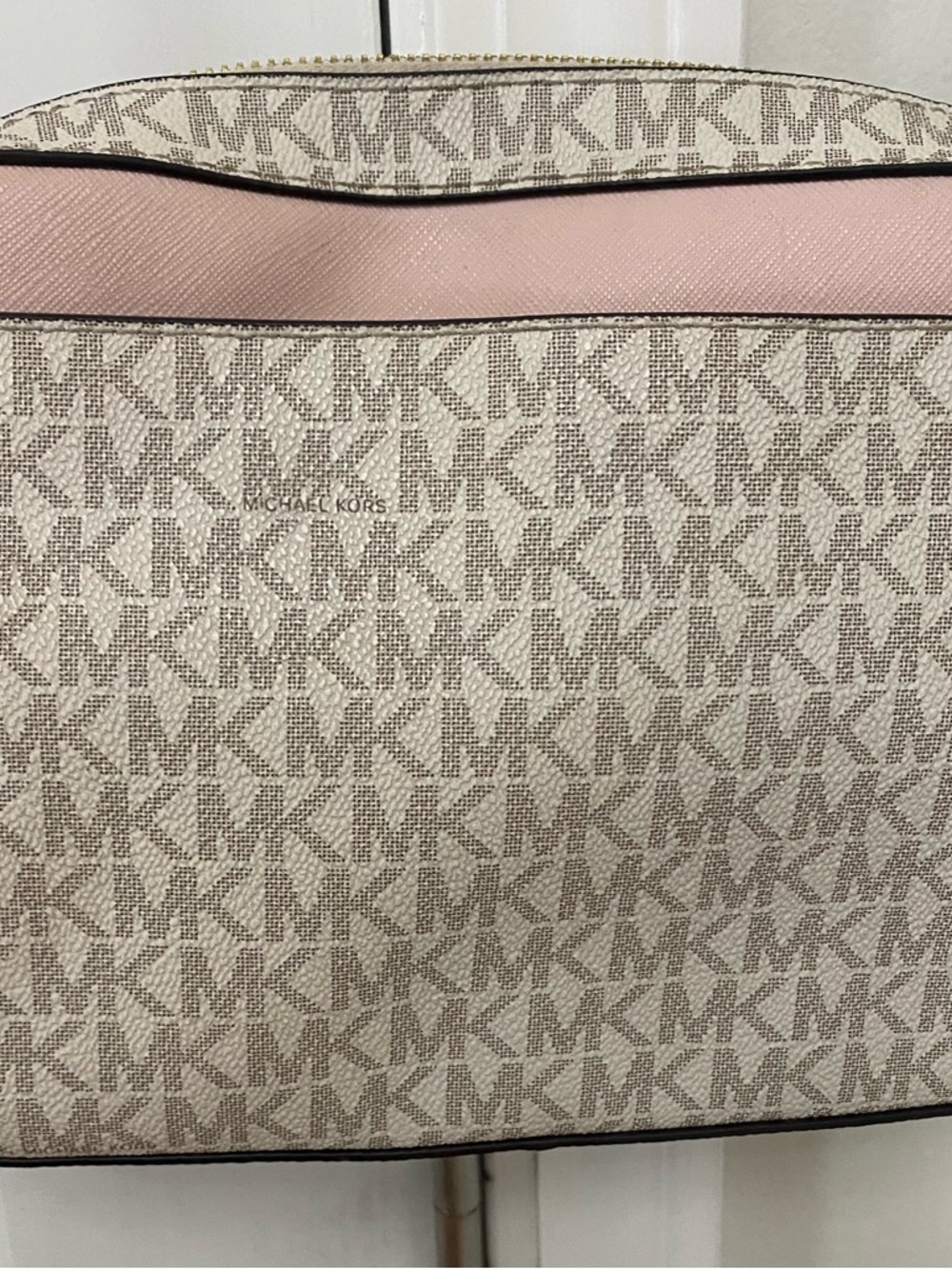 Michael Kors Beige Signature Crossbody with Pale Pink Trim - Picture 6 of 10